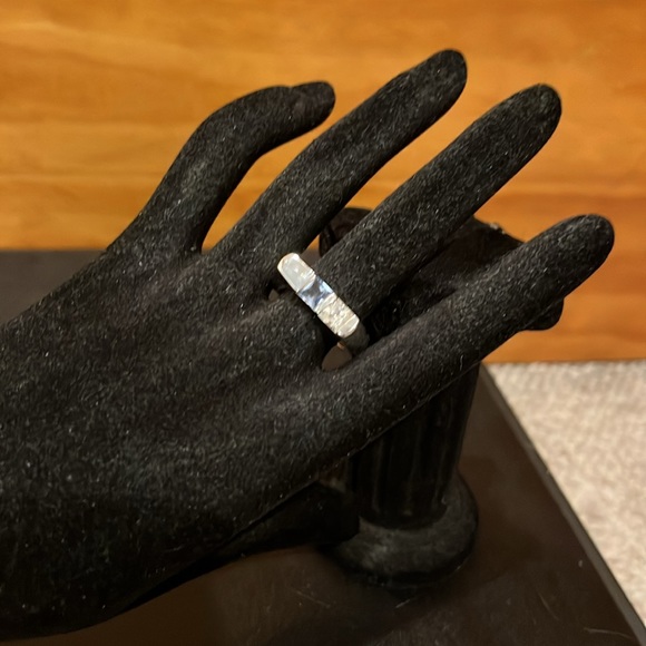 Guess GC Ring - Picture 5 of 9